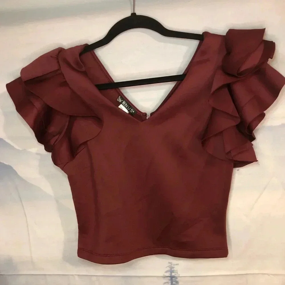 💥🌹Burgundy Flutter/Ruffle crop top size Small and Medium￼🌹💥